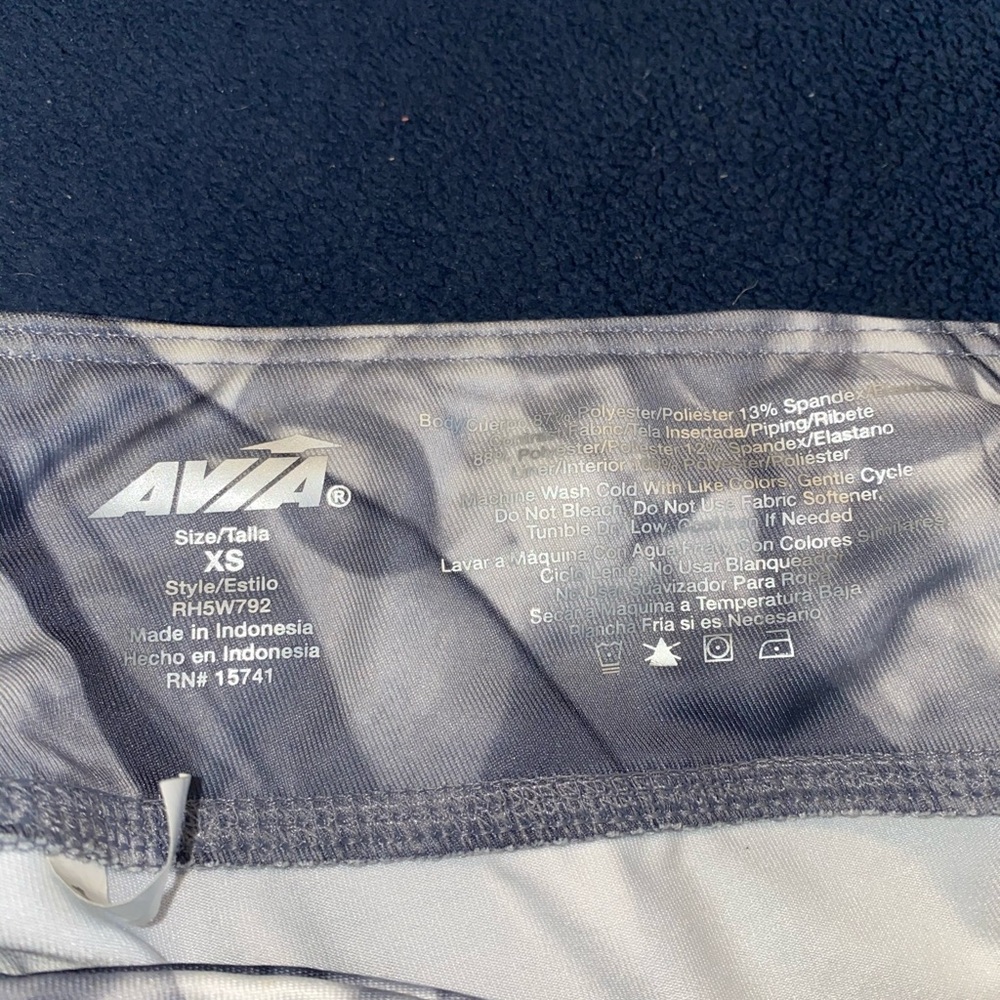 Workout Capris - Picture 5 of 6